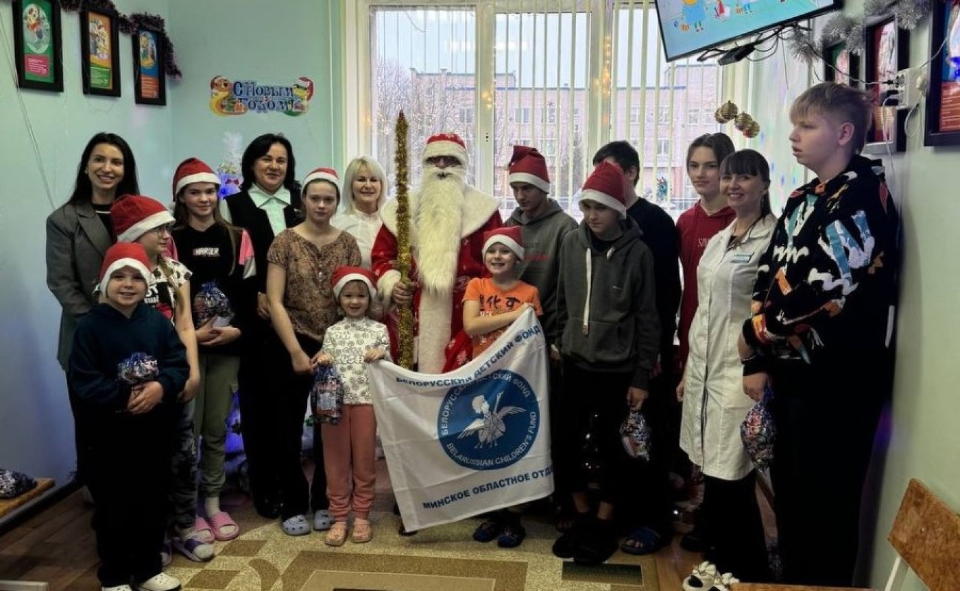 "Дед Мороз и Белорусский детский фонд радуют маленьких пациентов в Березинской ЦРБ"