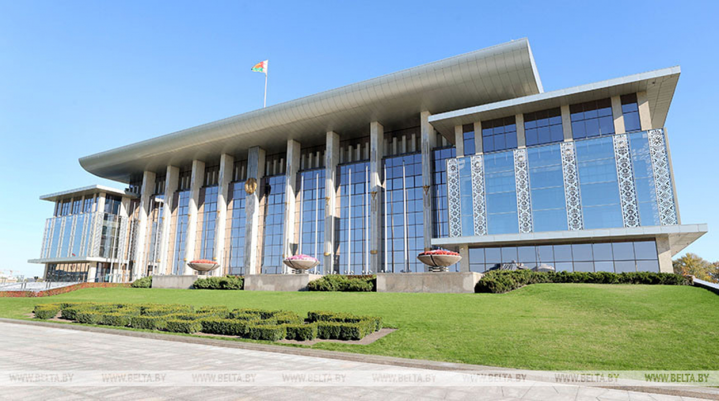 Лукашенко направил поздравления зарубежным лидерам с 77-й годовщиной Великой Победы