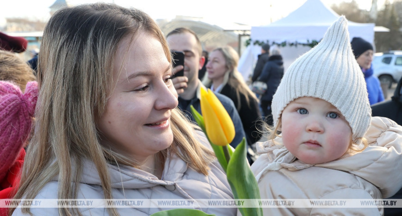 Горожанка, трудолюбивая и помогает животным: Белстат опубликовал портрет белорусской женщины