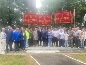 Городу Червень передали исторические копии штандартов фронтов в рамках акции «Дорогами славы!»