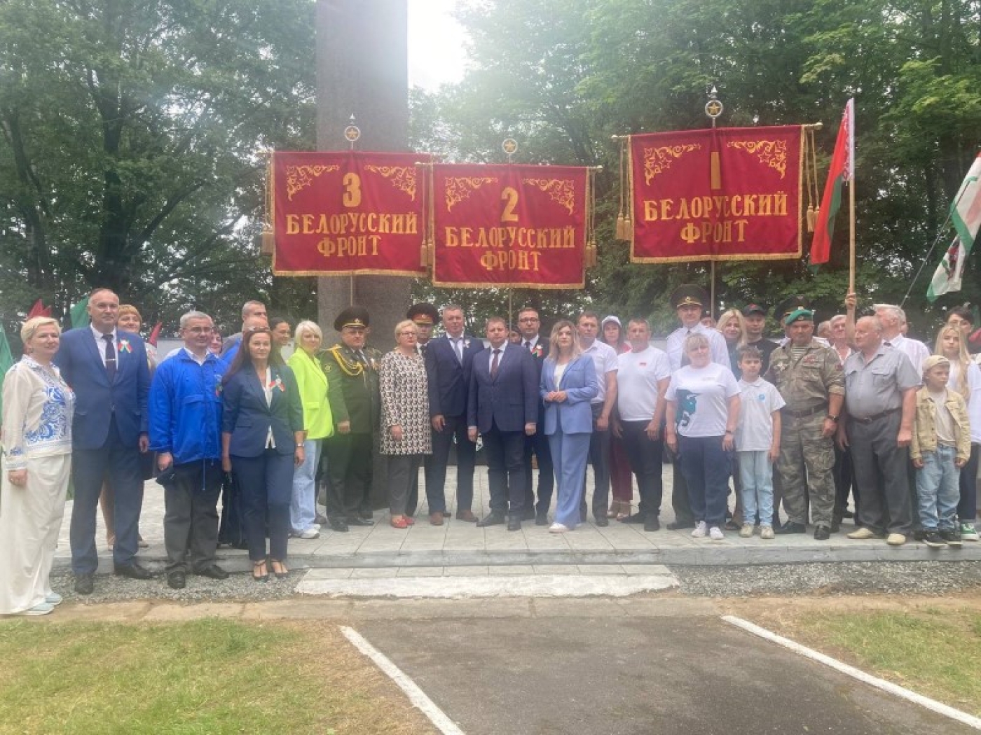 Городу Червень передали исторические копии штандартов фронтов в рамках акции «Дорогами славы!»