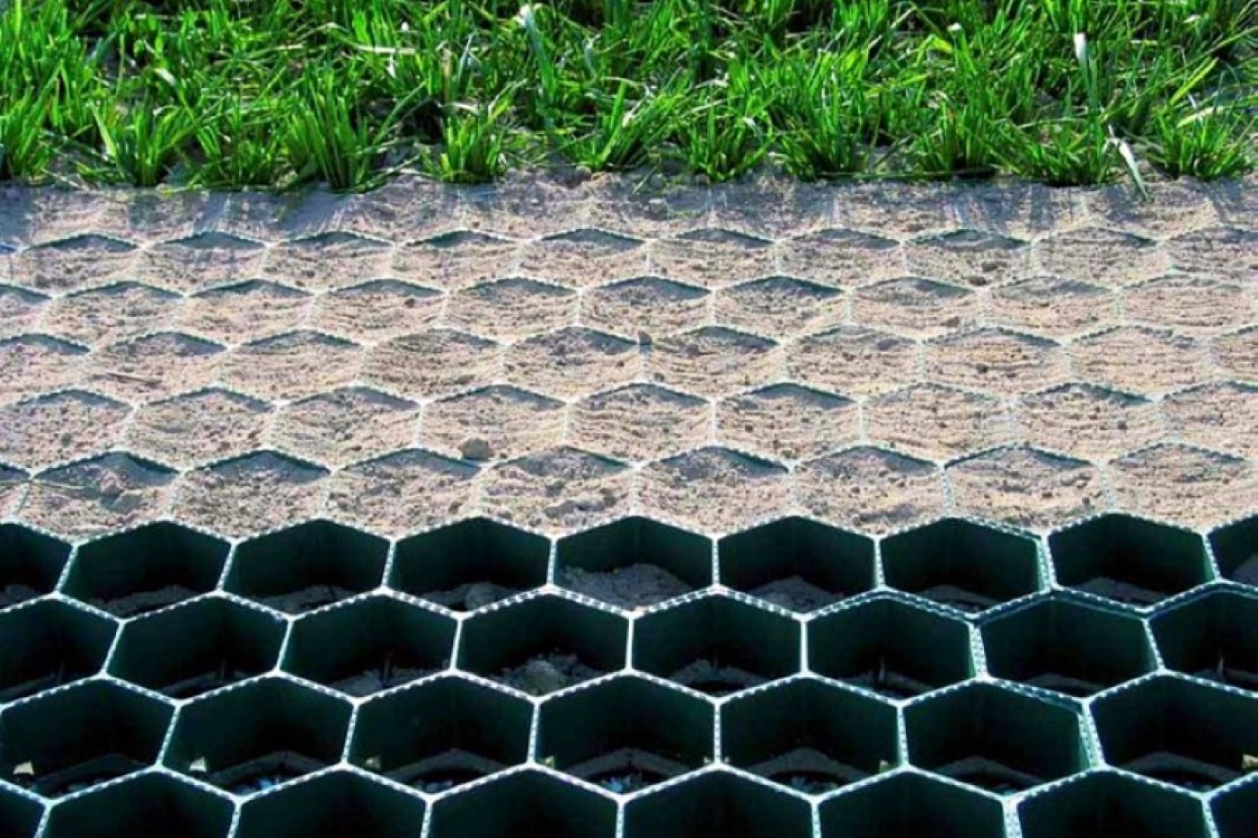 Дешевле плитки: вот как можно бюджетно замостить дорожки на даче