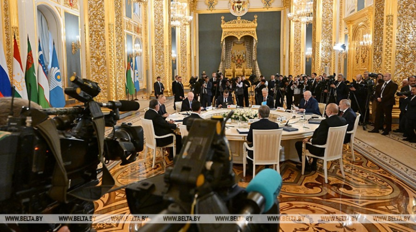 Лукашенко выступил за восстановление "семьи СНГ" в прежнем составе