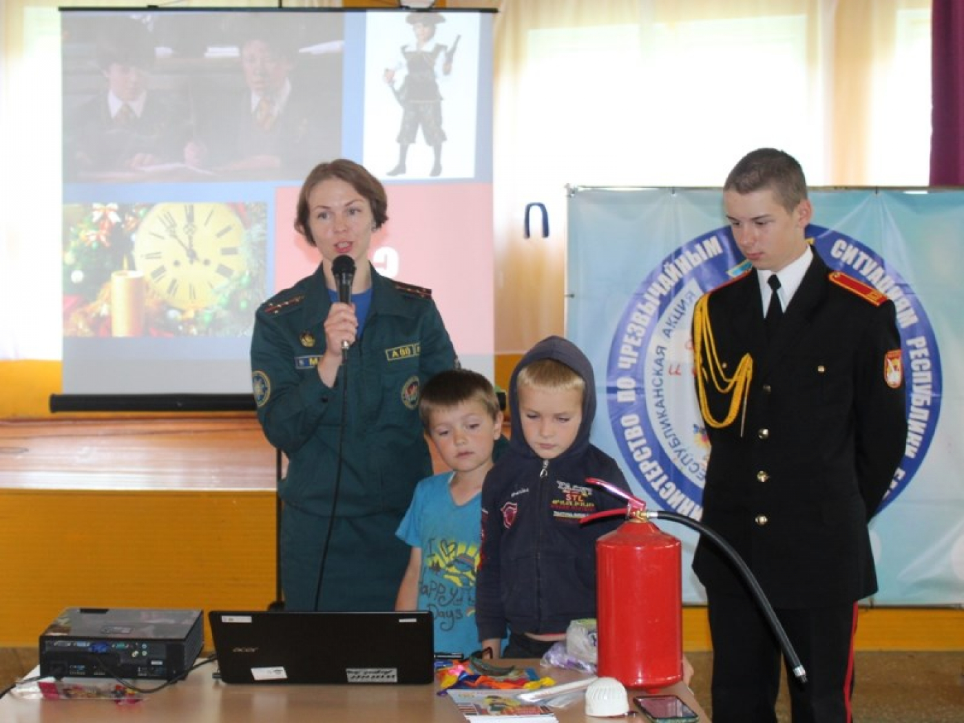 Акция спасателей: если учиться, то весело и с подарками!