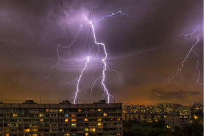 Спасатели о безопасности во время грозы
