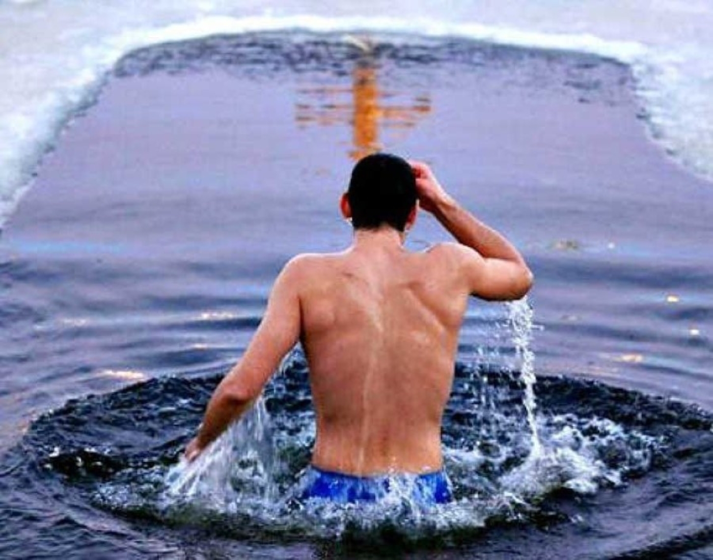 Кому нельзя купаться на Крещение