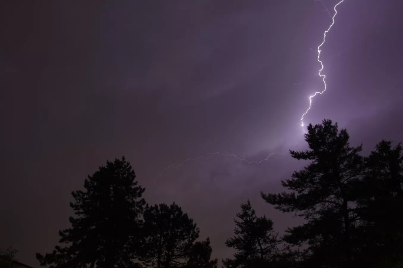 Погода 18 мая: кратковременные дожди, слабый ветер и до +26 °С