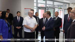 Сегодня Президент Александр Лукашенко посещает Минский молочный завод № 1.