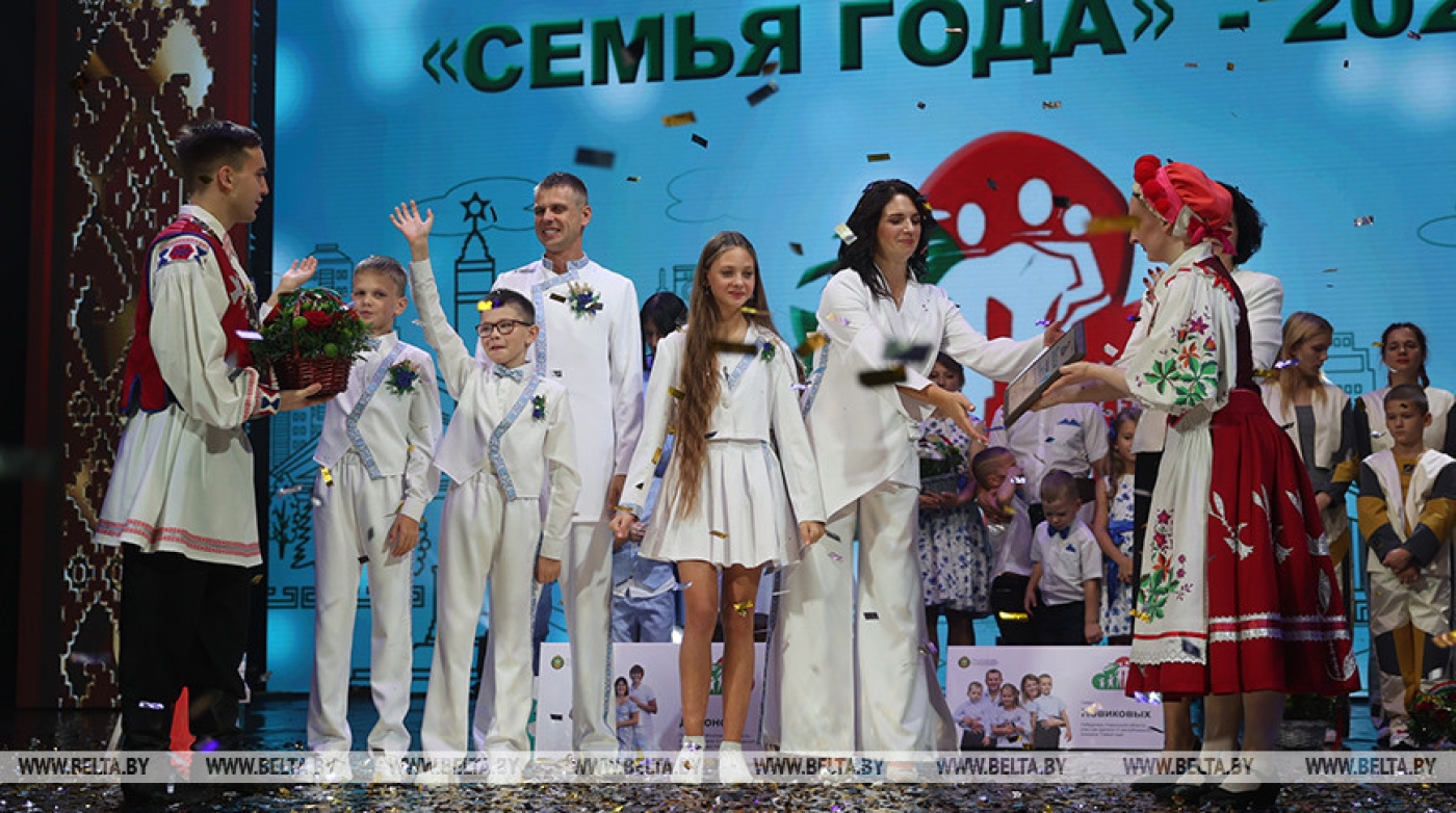 Семья Савчук из Гродненской области заняла первое место на конкурсе "Семья года"