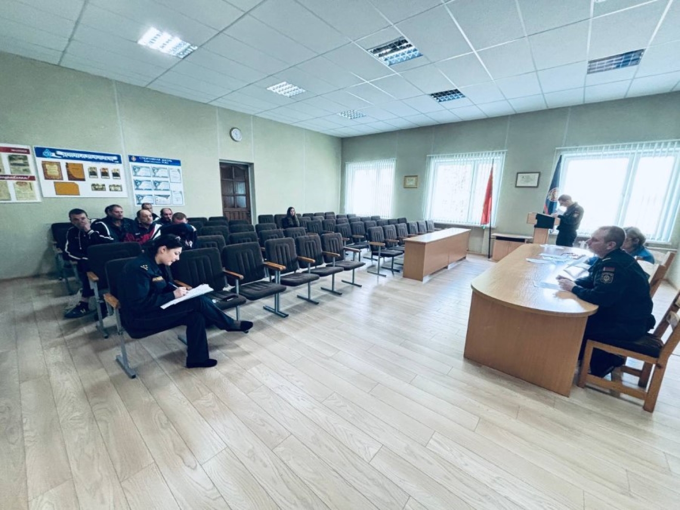 В Березинском РОВД милиционеры совместно с заинтересованными службами обсудили проблемы трудоустройства лиц, состоящих на учете в милиции.