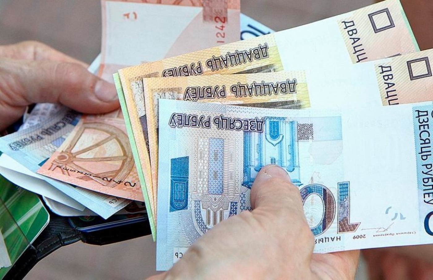 Во всех объектах почтовой связи "Белпочты" начата досрочная выплата пенсий за 8 марта