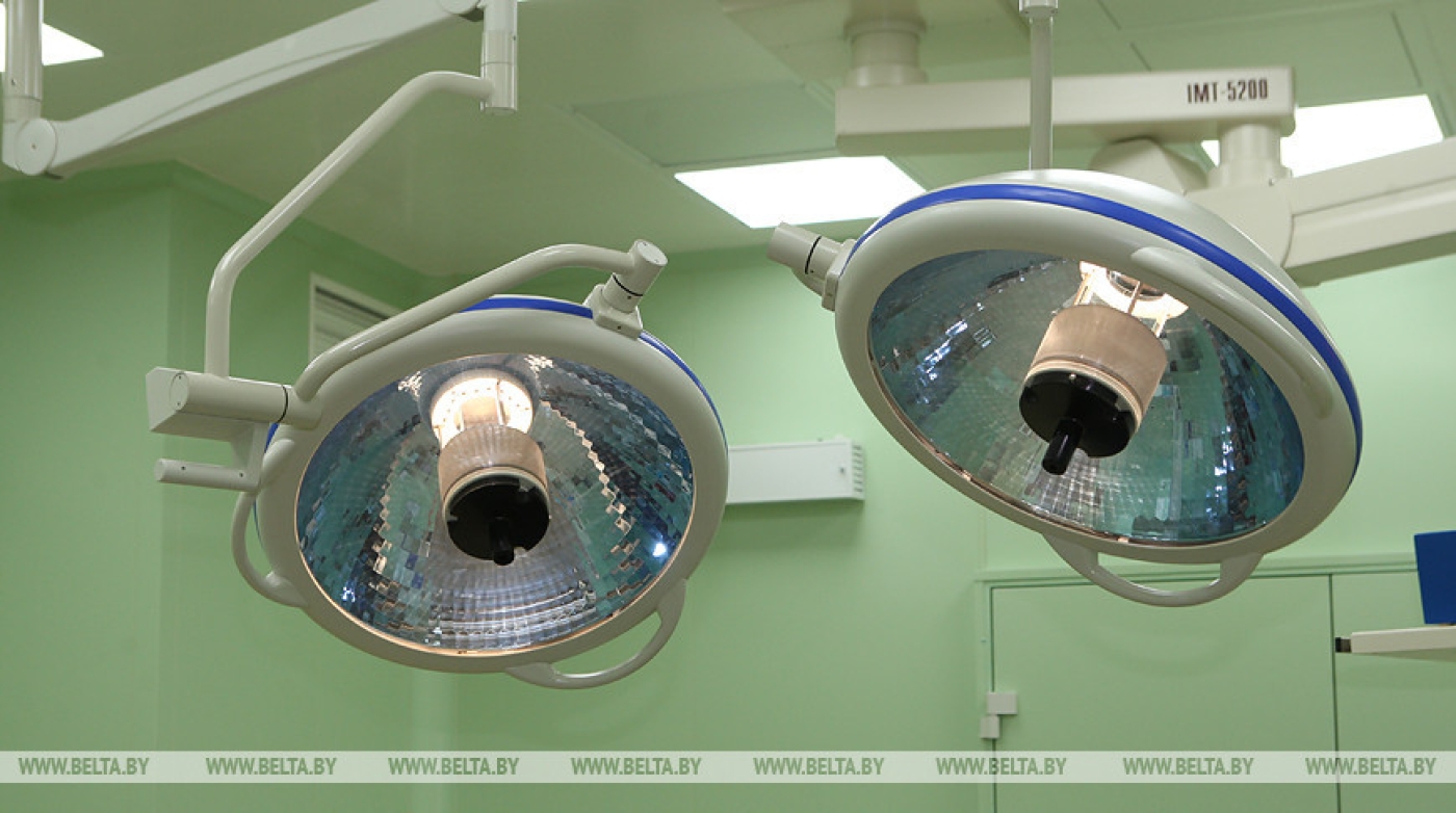 Китайские ученые успешно провели операцию по трансплантации печени свиньи человеку