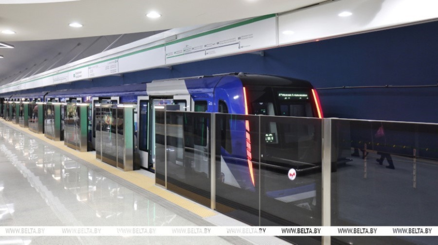 "Поехали!" Лукашенко по-гагарински отправился на осмотр новых станций метро