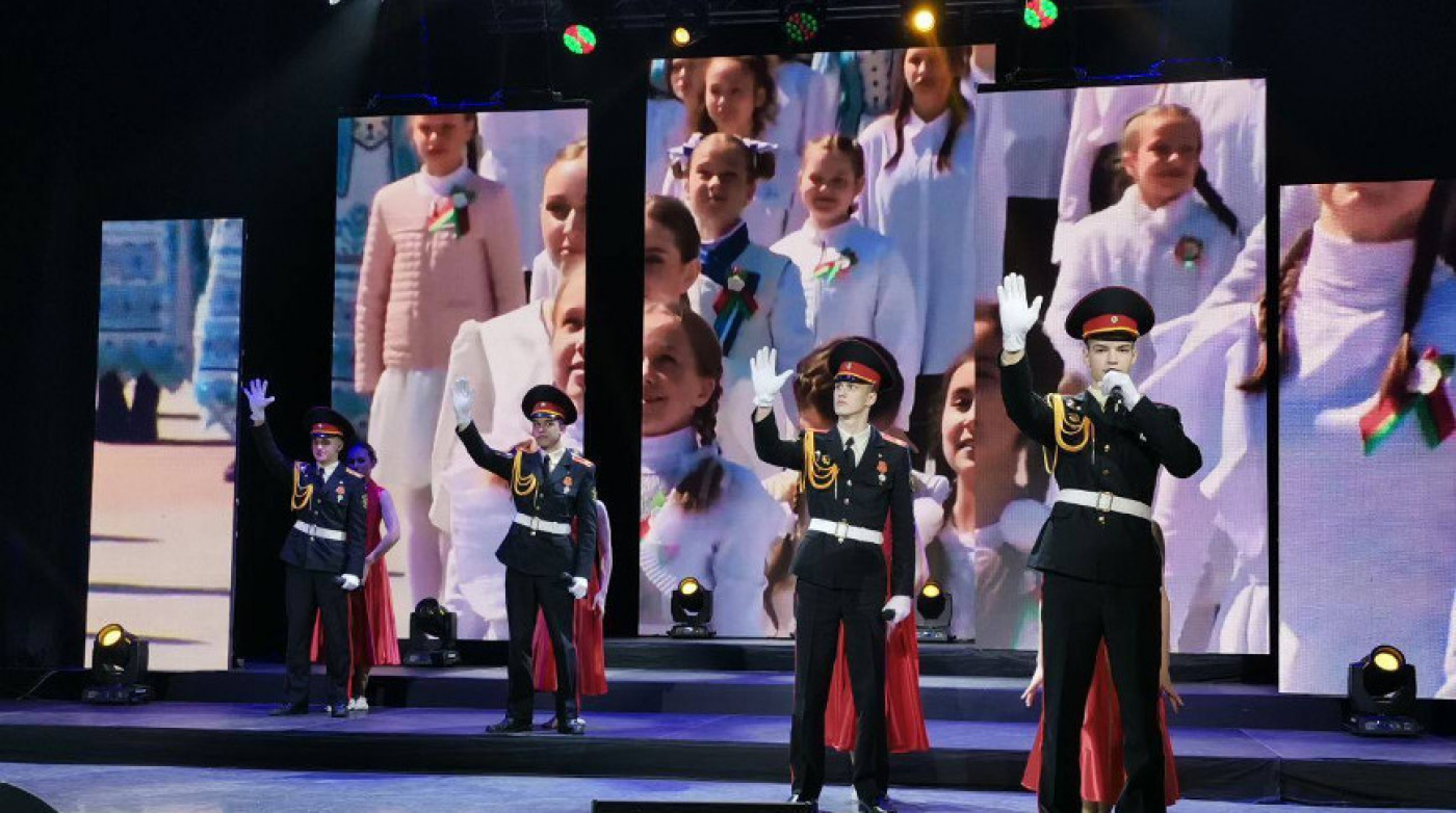 Победителей и лауреатов фестиваля армейской песни "Звезда" наградили в Минске