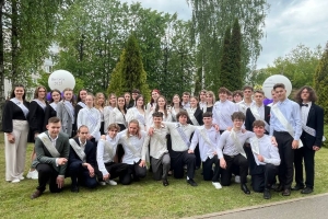 Торжество прощания: в школах Березинщины прозвенели последние звонки