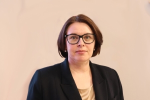 Как получать услуги социального работника пожилым людям?