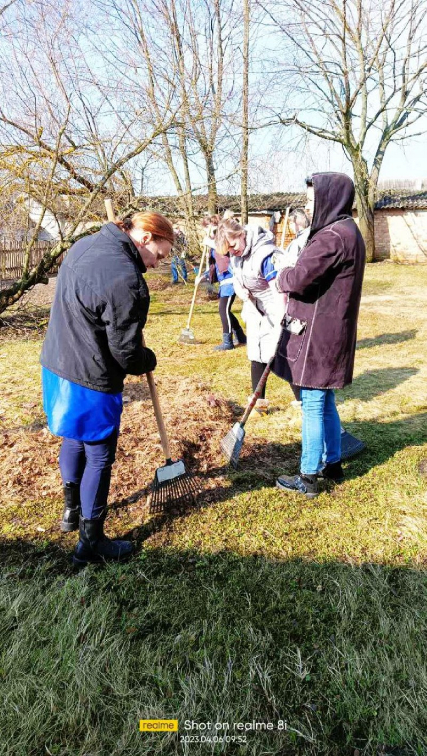 Коллектив "Родничок" принял участие в районном субботнике