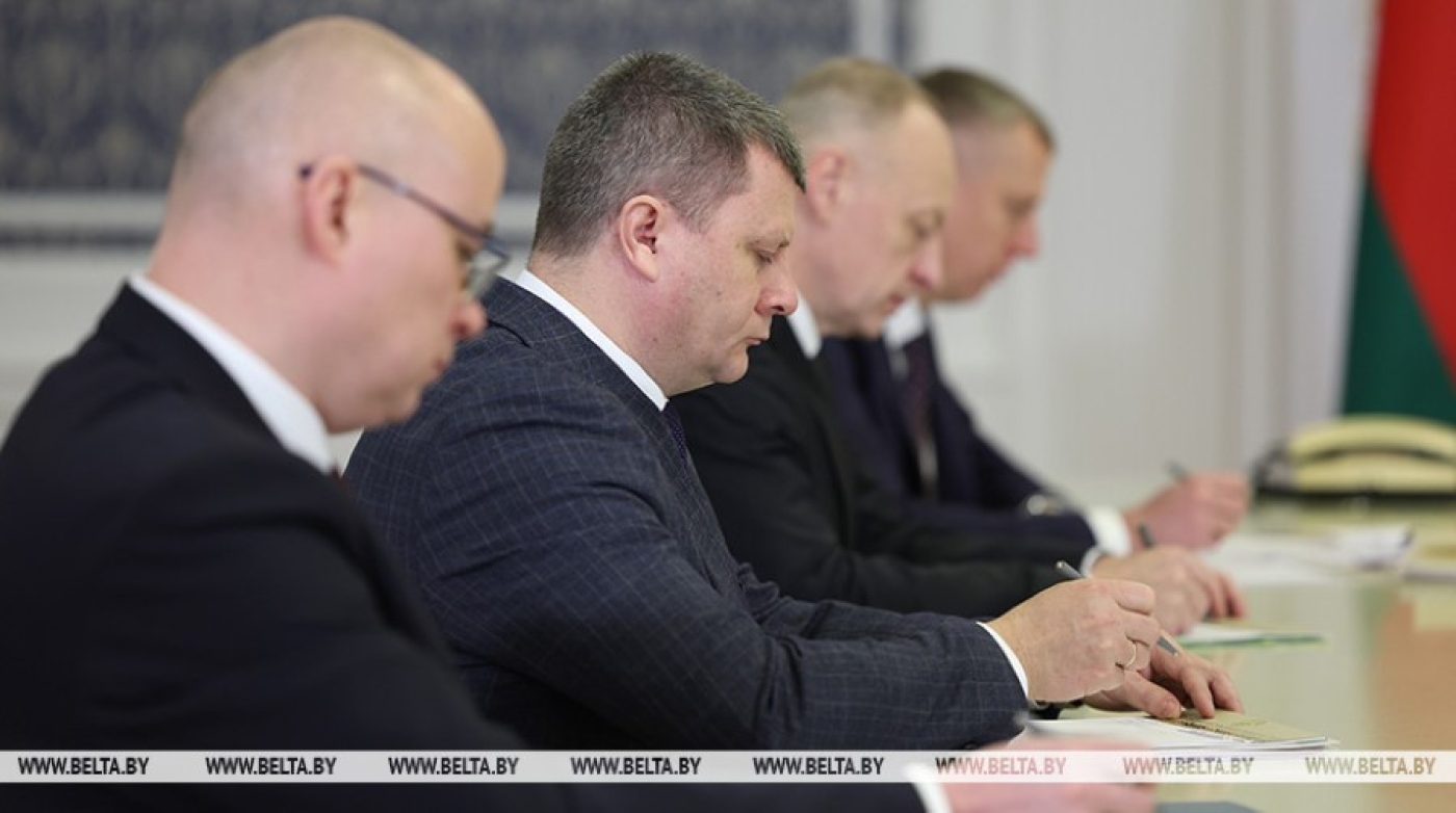 "Даже в семье люди планируют свою жизнь". Лукашенко потребовал перейти к четким планам в экономике