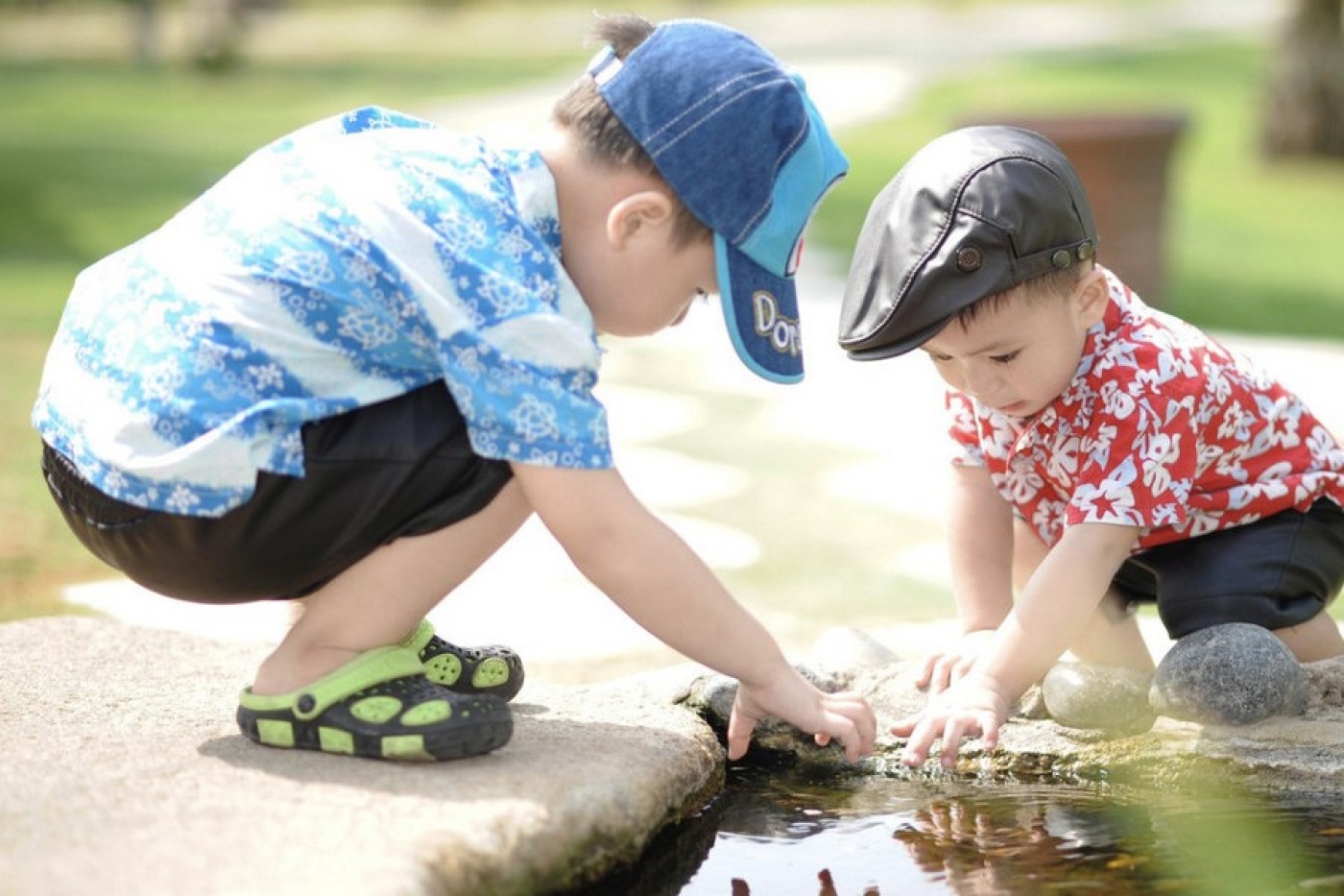 Положен ли дополнительный свободный день родителю, воспитывающему двоих детей до 16 лет, объяснили в Минтруда