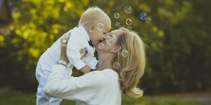 Нюансы выплаты пособия за ребёнком до 3 лет: ИП, приостановка деятельности и неполная занятость