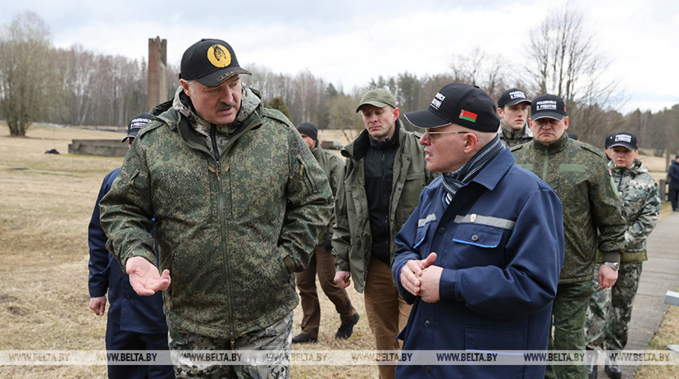 "Начинать надо немедленно". Лукашенко поручил построить новый музей в "Хатыни" к 80-летию трагедии
