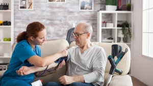 В Минтруда рассказали, как изменится зарплата отдельных работников соцобслуживания с 1 июля