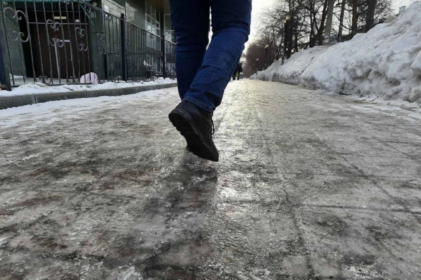 На улицах скользко!