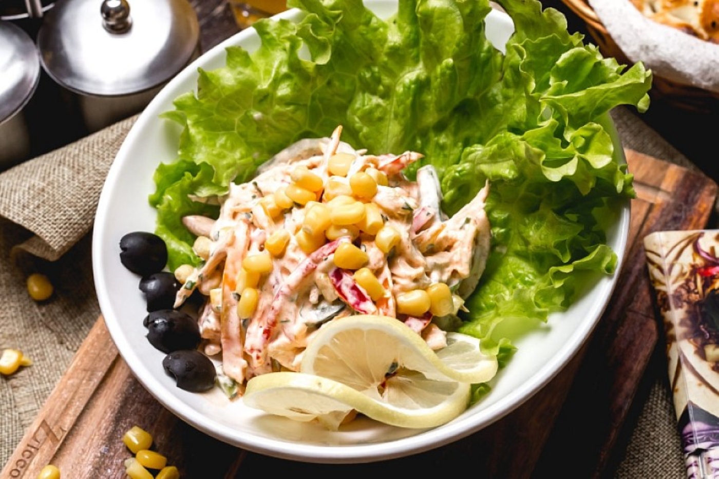 Разметают за минуты: сочетание вкусов в этом салате вызовет у всех восторг