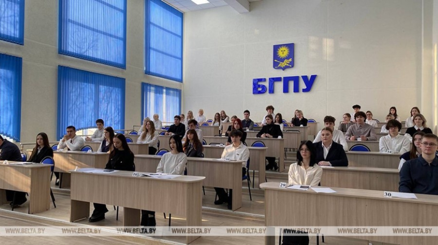 "Пришли 98,4% выпускников, троих удалили". Иванец рассказал, как прошло РЦЭ