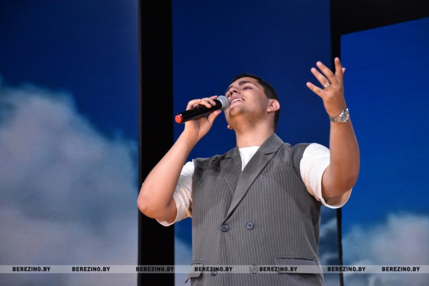 Яркое творчество на радость людям