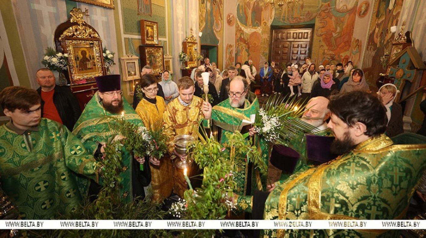 Православные верующие празднуют Вербное воскресенье