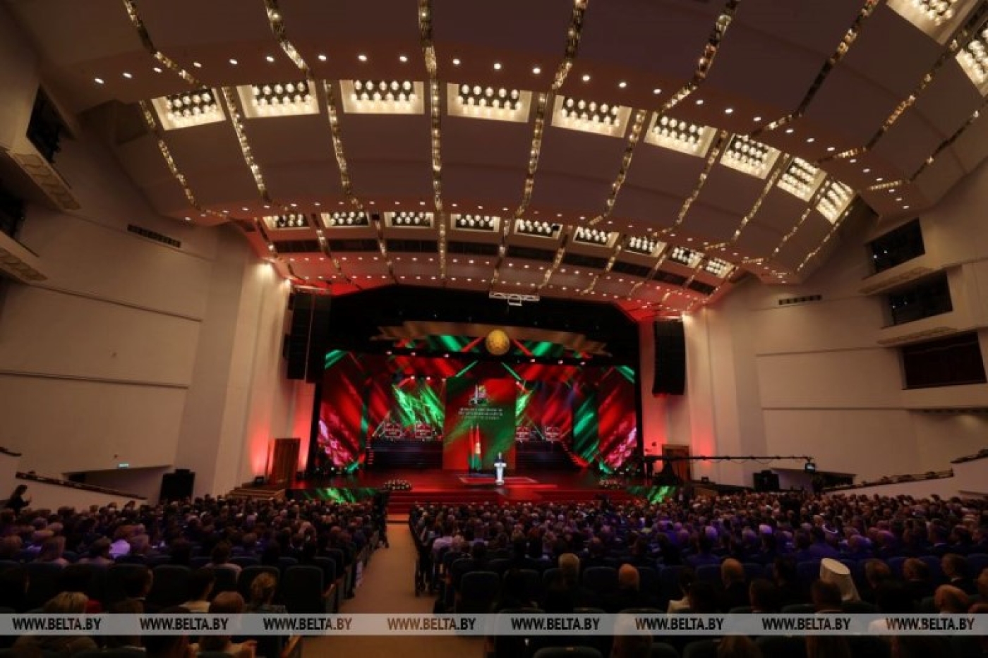 Лукашенко: ничто и никто не заставит Беларусь свернуть с пути к миру и созиданию