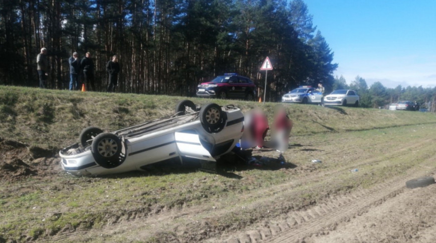 В Речицком районе опрокинулась легковушка, пострадала женщина