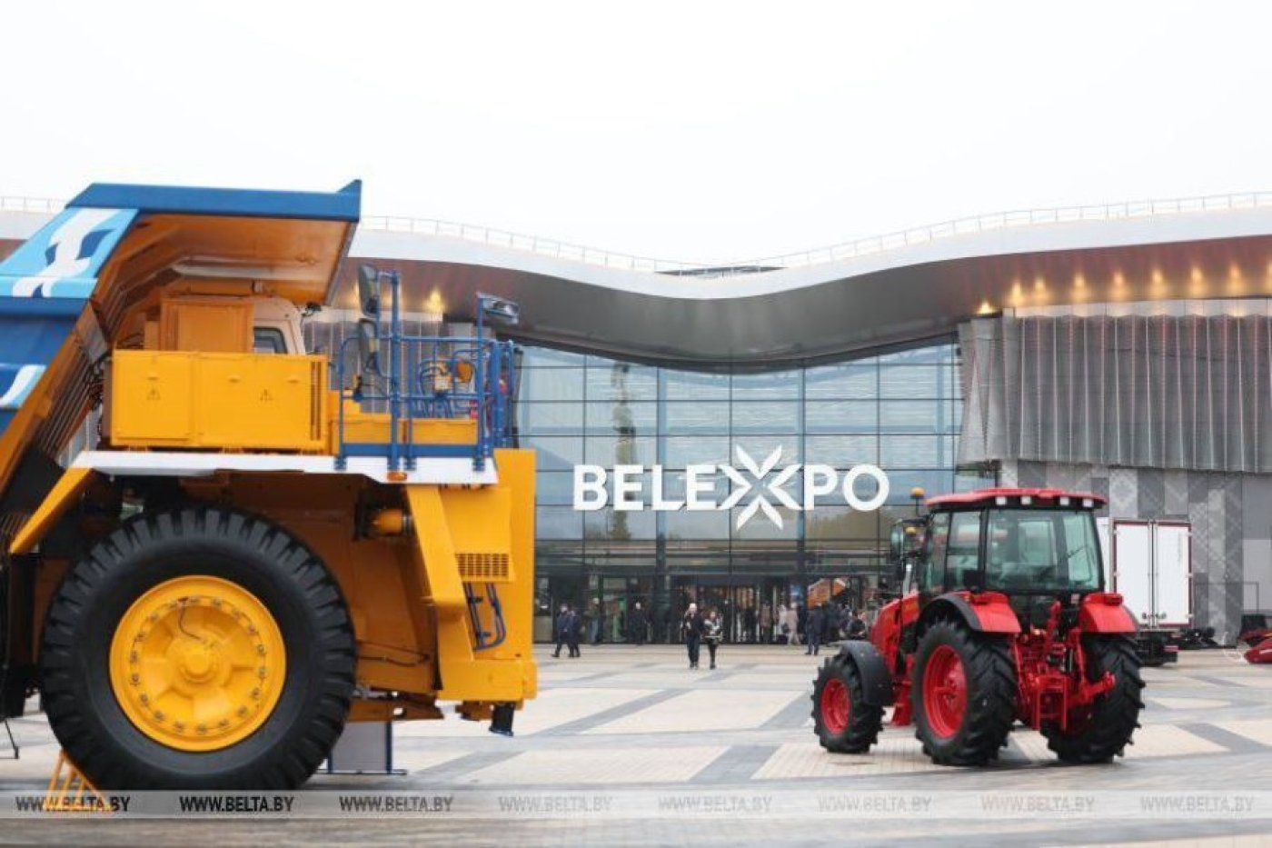 Лучшая продукция 23 предприятий Минпрома представлена на выставке "Моя Беларусь"