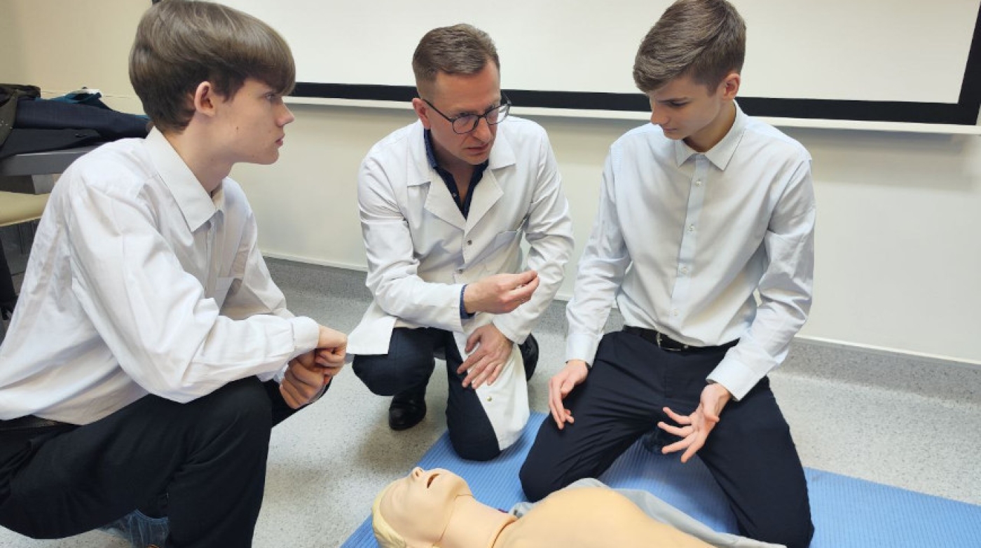"Спасти многие жизни". Около 20 тыс. школьников Беларуси пройдут курс сердечно-легочной реанимации