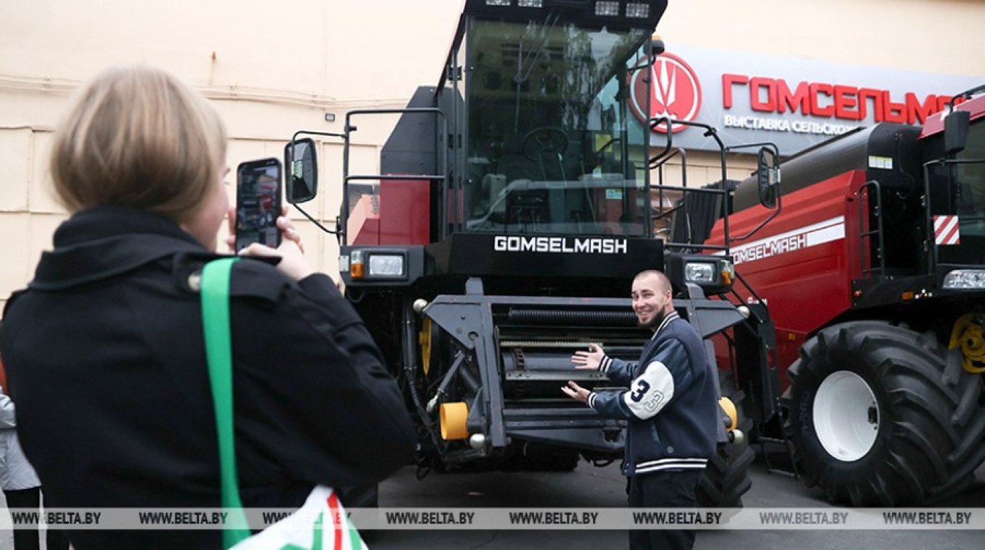 "Создаю интригу, подогреваю интерес аудитории". Минский блогер на "Марафоне единства" в Гомеле