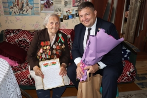 Депутат Палаты представителей Юрий Корсик навестил с поздравлениями ветерана Софью Стасевич