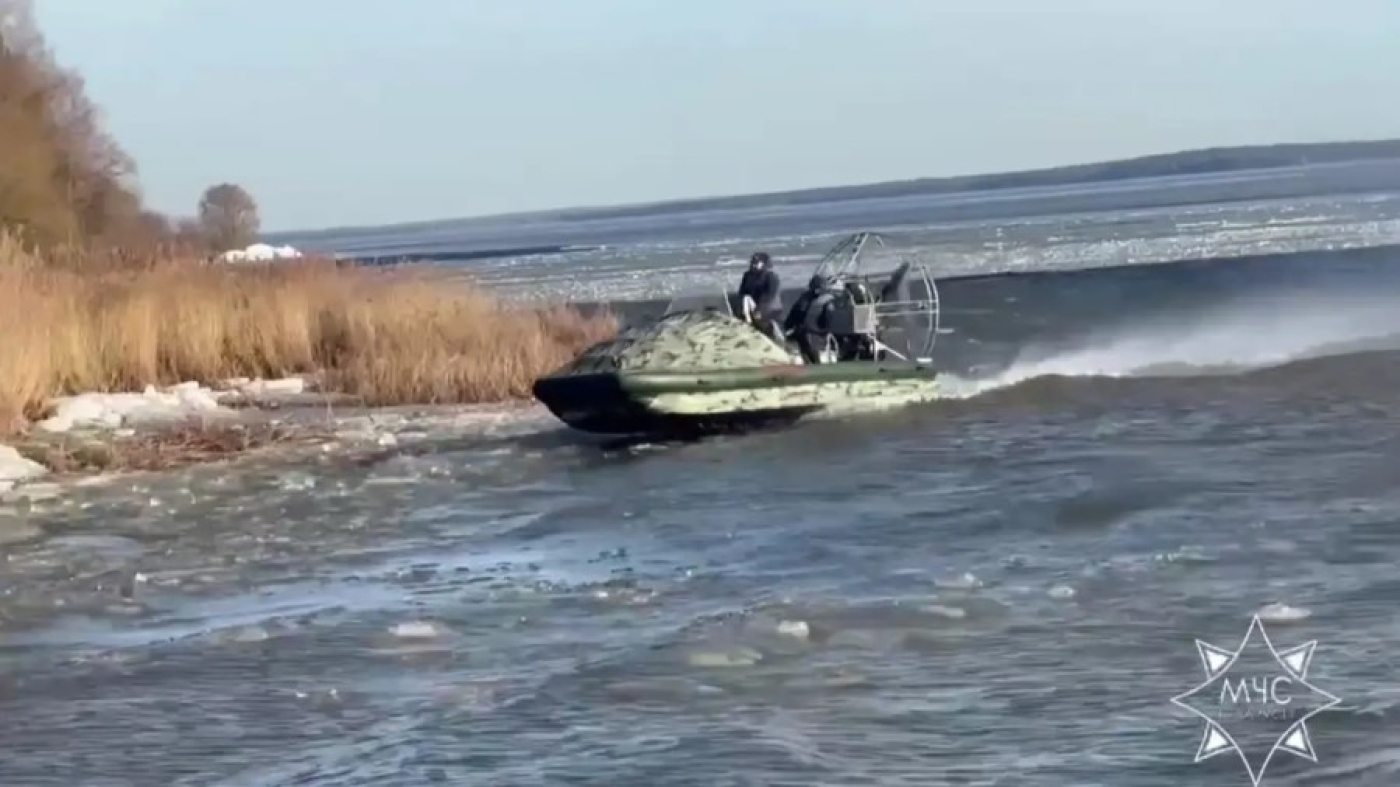 18 человек эвакуировали со льда работники ОСВОД.