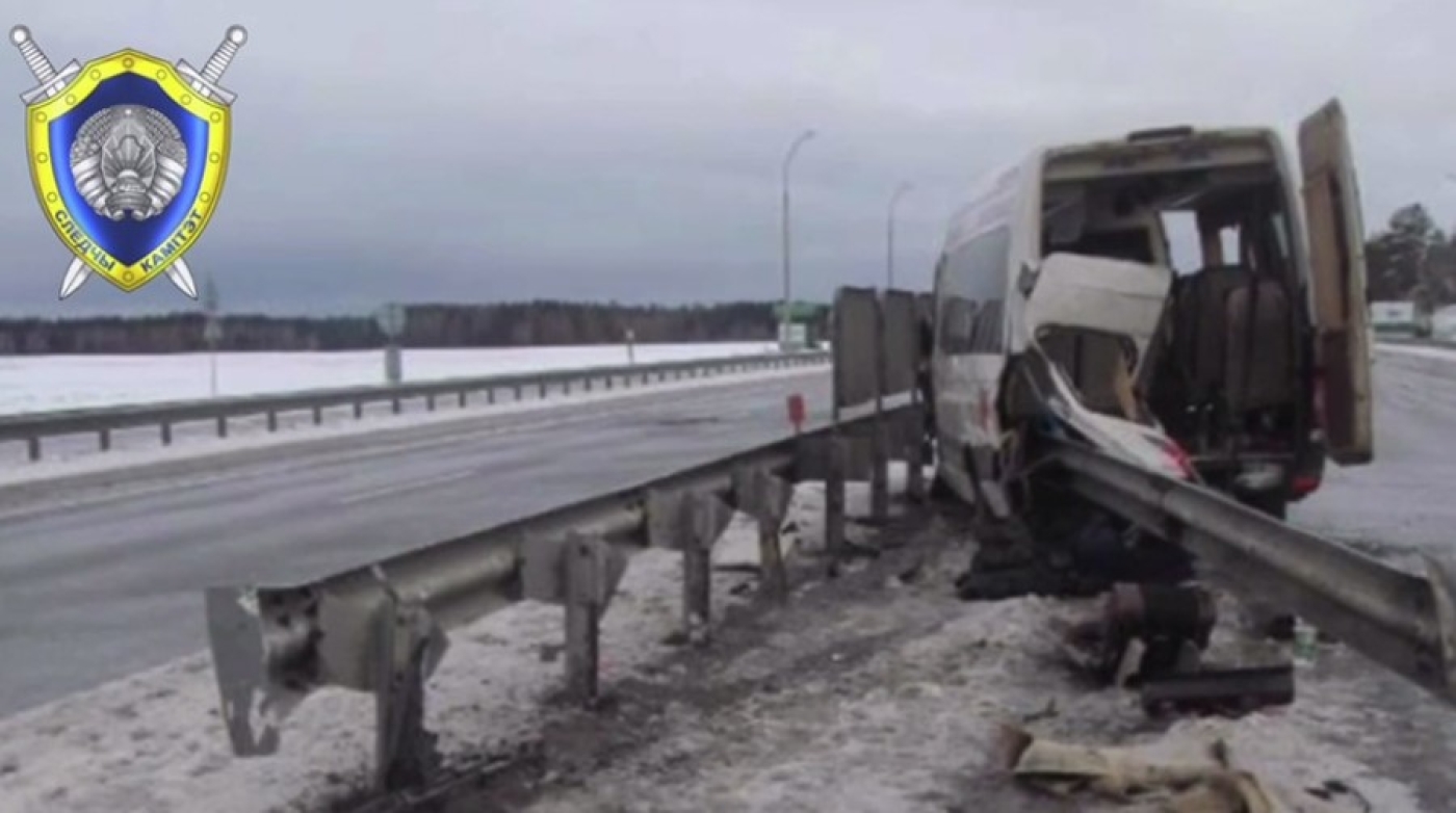 Маршрутка в Березинском районе влетела в отбойник. Следователи раскрыли подробности ДТП