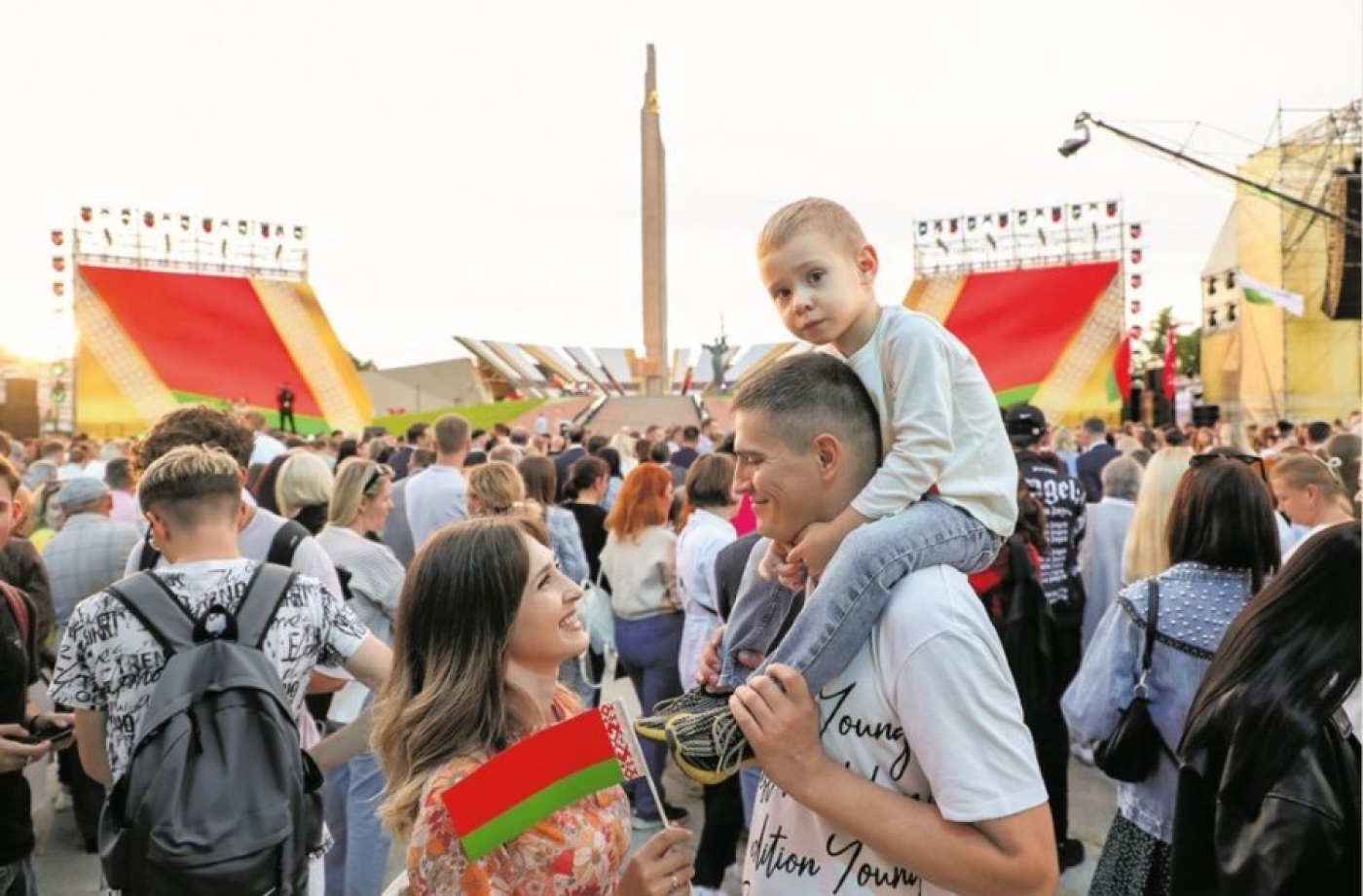 Разбираем, как белорусская молодежь относится к семье и почему семейные ценности у них в приоритете