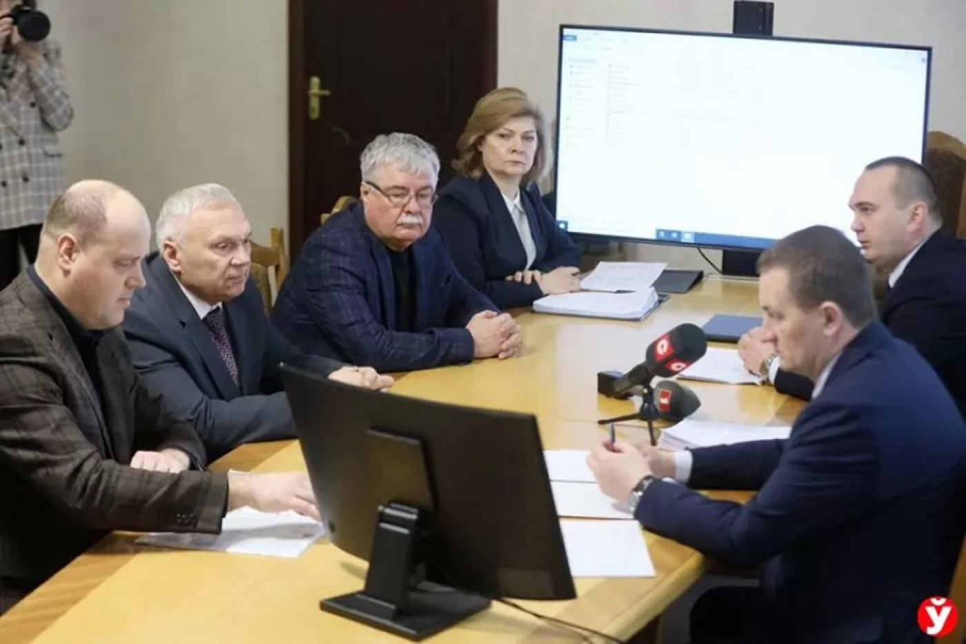 Благоустроить подъездную и привести в порядок «каменную» дороги просят жители Логойщины