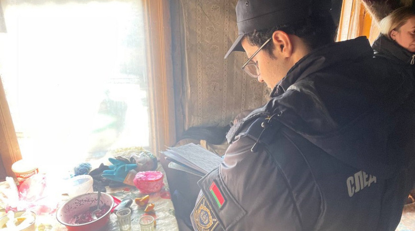 В Молодечненском районе мужчина несколько дней находился в доме с телом убитой