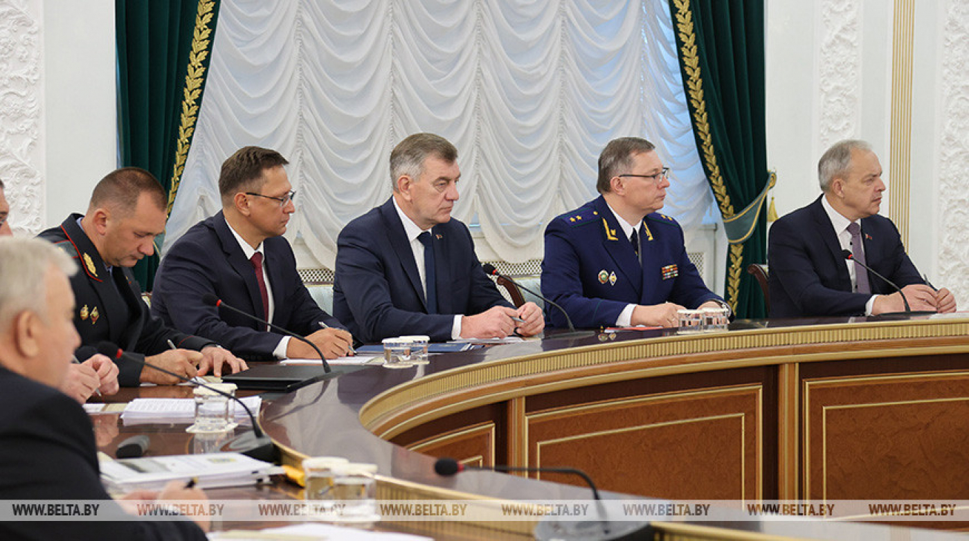 "Никакой задолженности быть не должно, это ЧП". Лукашенко поручил обеспечить стабильные расчеты с сельхозорганизациями