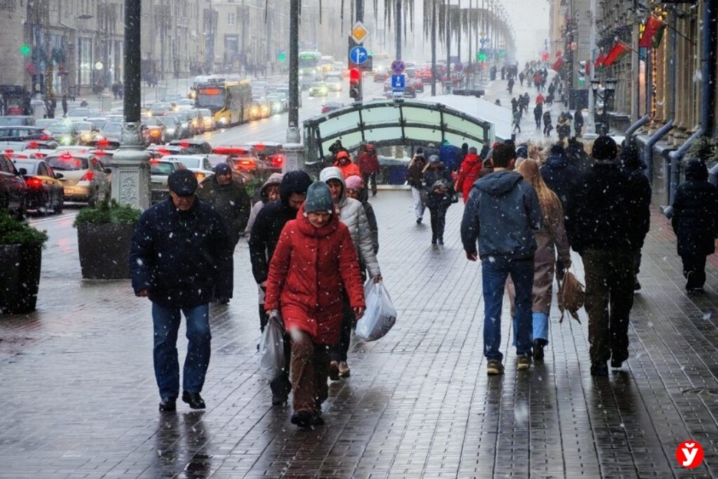 Штрафы для водителей, отмена поездов и большие выходные — топ изменений для белорусов в декабре