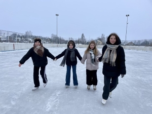 Сегодня с самого утра на катке ФОЦ "Лазурный" аншлаг❗️