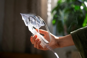 Небулайзеры и увлажнители воздуха могут привести к развитию опасного недуга, предупредила пульмонолог