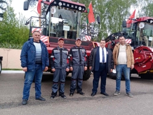 Ко Дню Победы новый комбайны и аграриям Березинского района