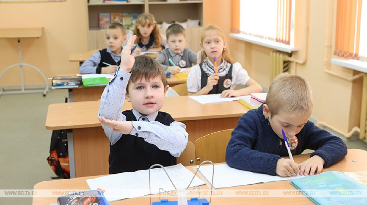 Школы Беларуси начинают прием документов в первые классы