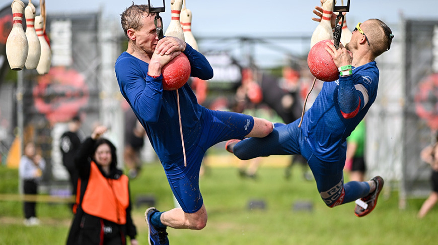 В "Силичах" прошли соревнования по бегу с препятствиями Bison Race