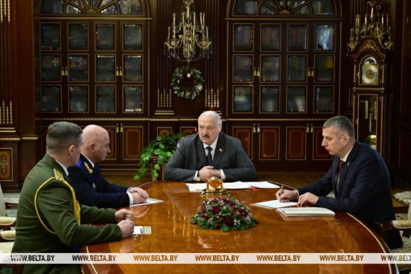 Лукашенко: если не сдерживать коррупцию - придем к войне